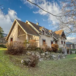 #hp La Maison Des Lilas Large Family House Sleeps 12 Garden Hébergement de vacances